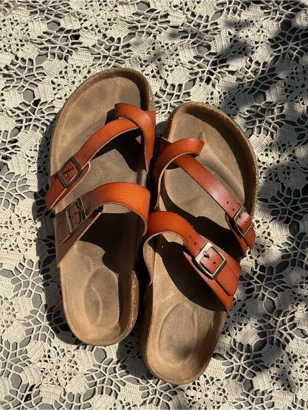 White Mountain Sandals Women's Size 7 Cognac Brown Double Buckle Toe Loop
